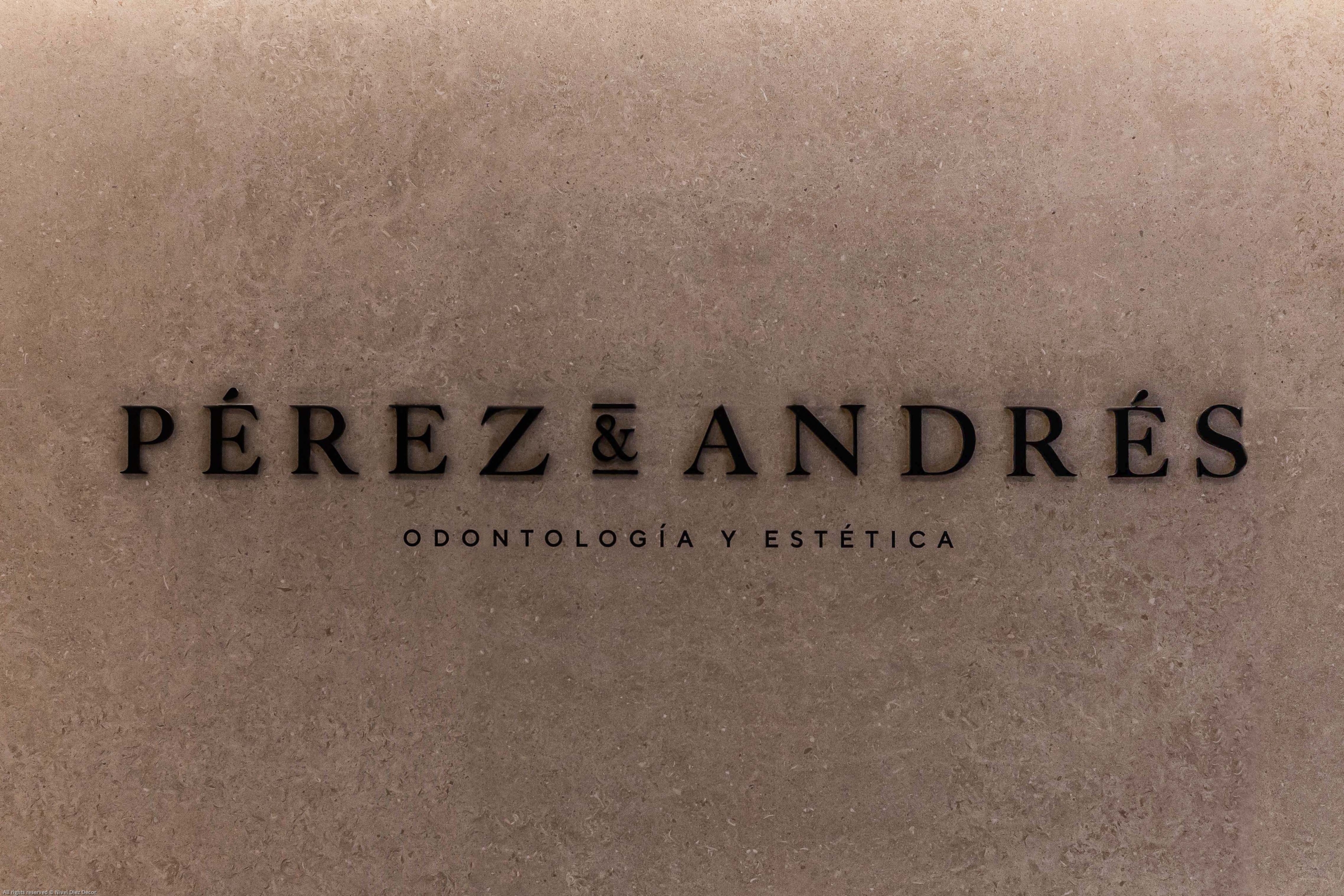 Diseño de logo con nombre ¨Perez y Andres¨